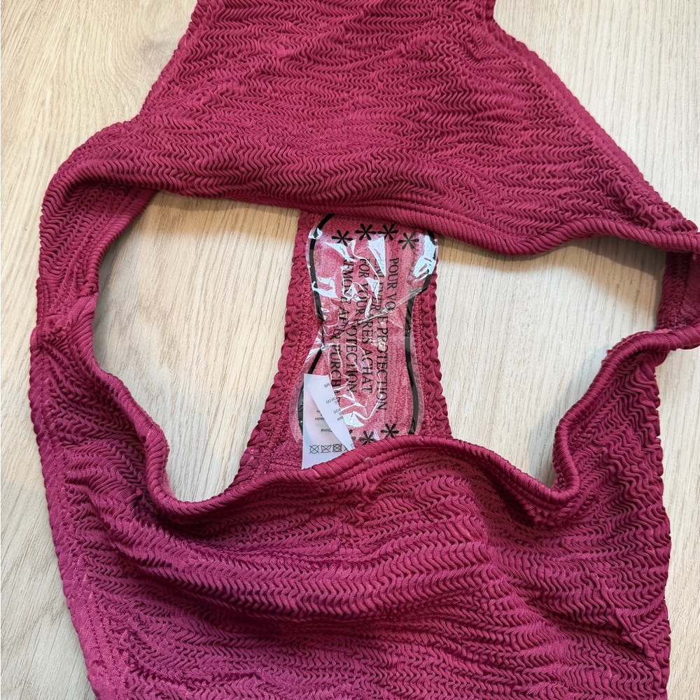 Elegant Textured Bikini Set in Burgundy - Picture 3 of 6
